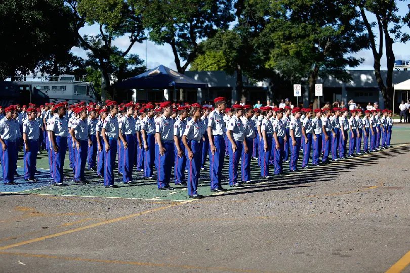 Itaja&iacute;, Palho&ccedil;a, Bigua&ccedil;u e Chapec&oacute; aderem o programa Escola c&iacute;vico-militar em SC