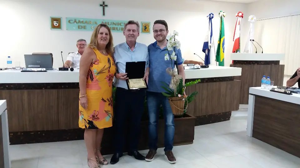 Funcion&aacute;rios s&atilde;o homenageados na C&acirc;mara de Vereadores de Guabiruba