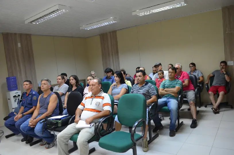 Reunião define novo espaço na Praça da Cidadania para o comércio de ambulantes