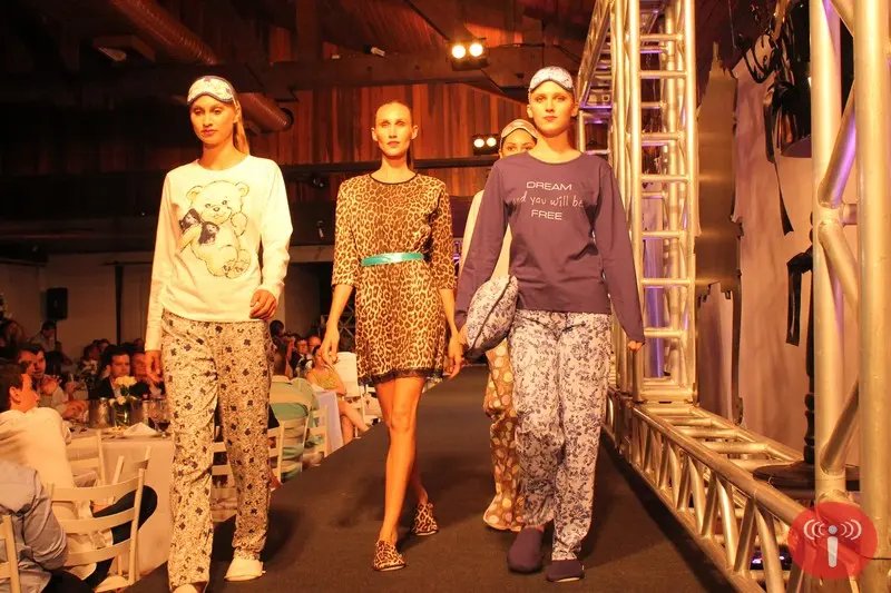 Desfile apresenta coleção inverno 2014