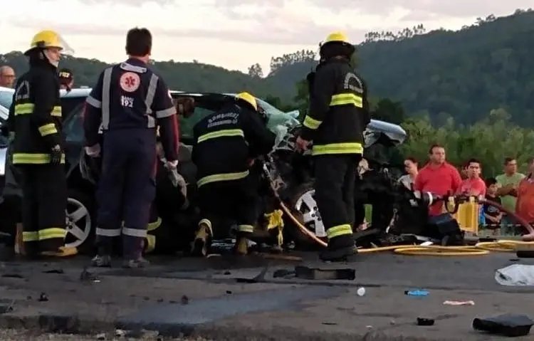 Beb&ecirc; de um m&ecirc;s de vida morre em acidente