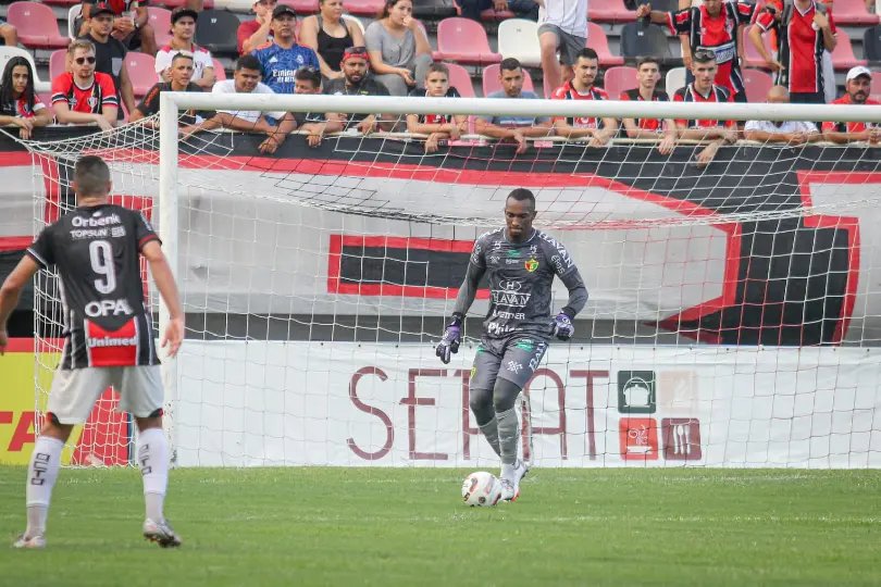 Brusque renova com o goleiro e o empresta para o Sport