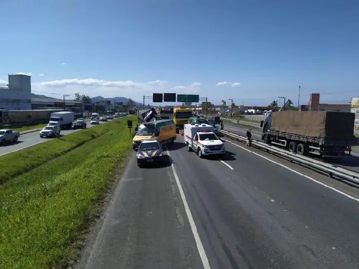 Homem morre em grave acidente na BR- 101