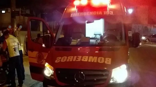 Carro e moto colidem na Ant&ocirc;nio Eising