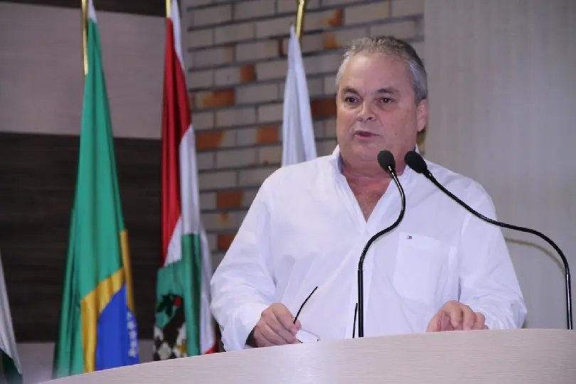 Doação de terreno à União foi incompetência, diz Martins