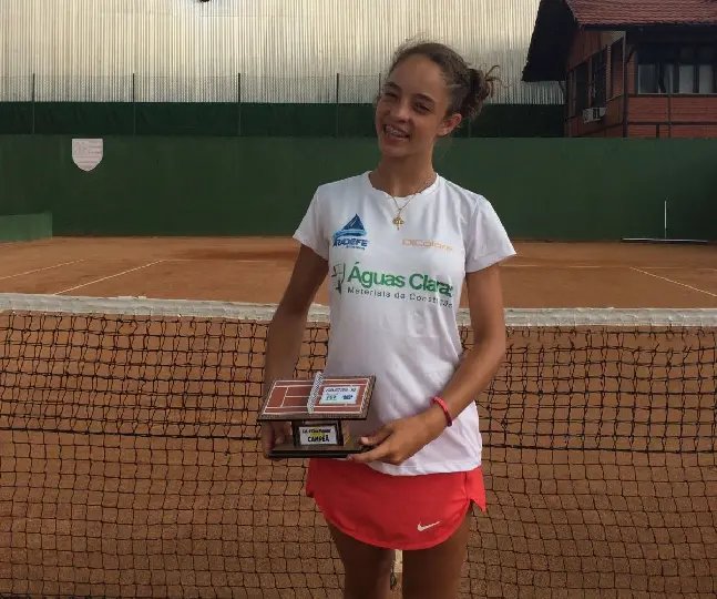 Maria Vitória vence primeiro torneio no ano