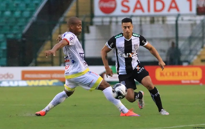 Brusque FC perde do Figueirense com pênalti polêmico