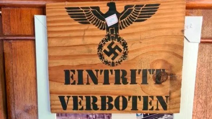 Cliente denuncia loja por vender artigos em apologia ao Nazismo