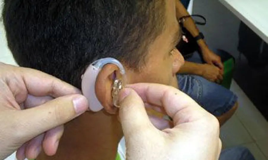 Estudantes com defici&ecirc;ncia auditiva v&atilde;o ter acesso &agrave; tecnologia do SUS