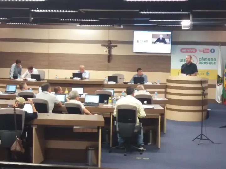 C&acirc;mara rejeita pedido de cassa&ccedil;&atilde;o do prefeito e vice