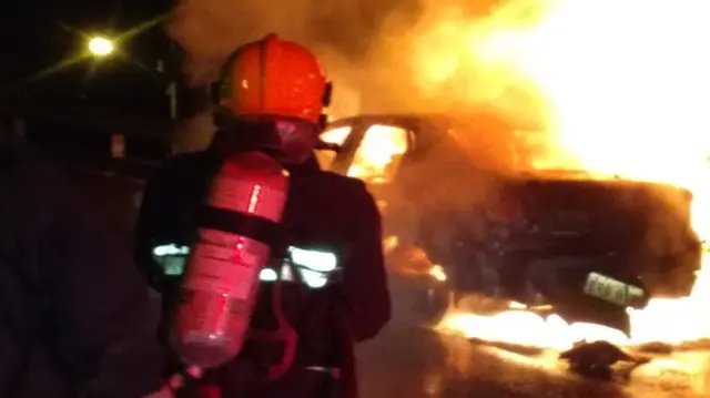 Carro pega fogo na Rodovia Ant&ocirc;nio Heil