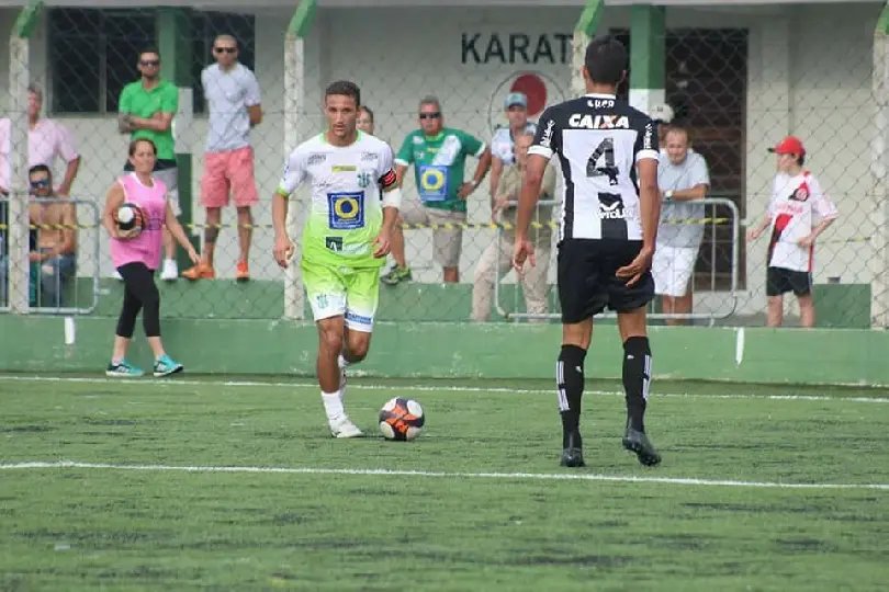 Brusque traz Safira para reforçar o meio-campo
