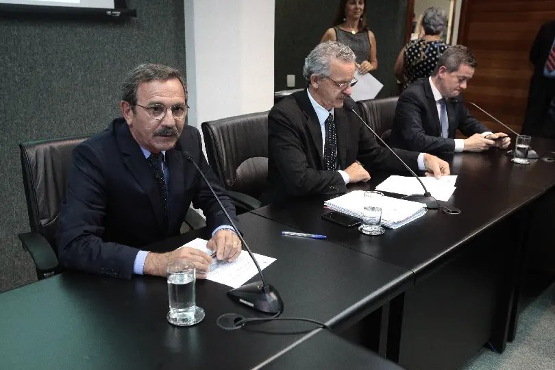 Venzon é reconduzido à presidência da Comissão de Trabalho