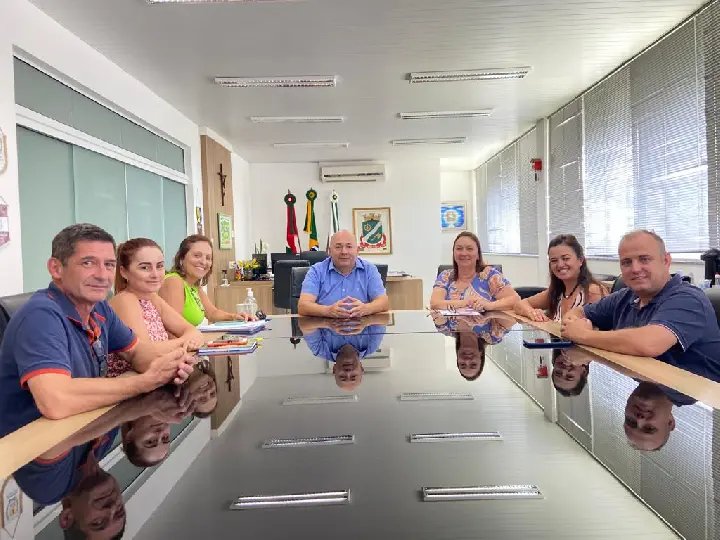 Prefeito recebe equipe local da Coordenadoria de Educa&ccedil;&atilde;o do Estado