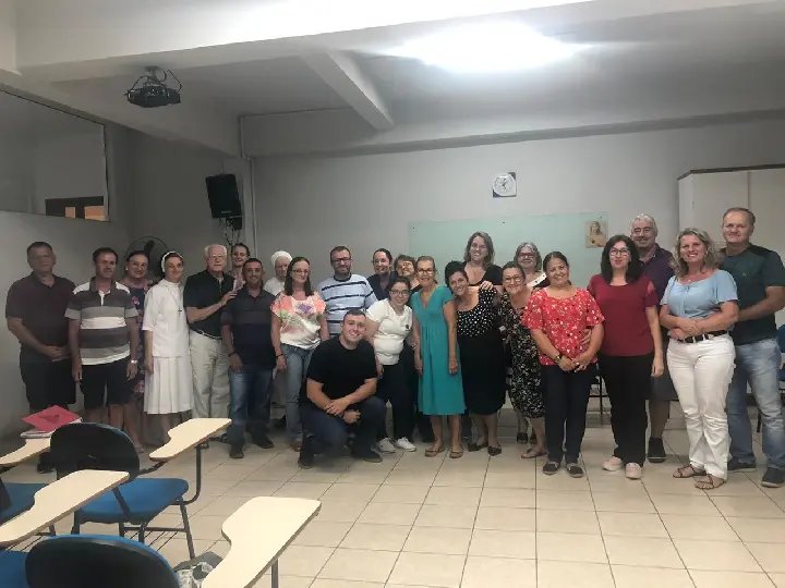 Padre Jos&eacute; Henrique Gazaniga se re&uacute;ne com o Conselho Pastoral Paroquial de Azambuja