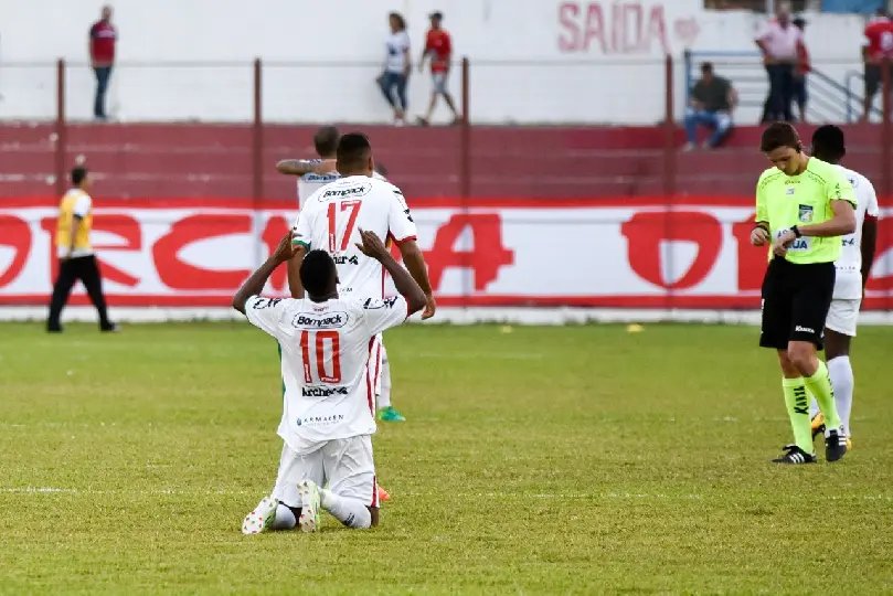 Brusque volta a vencer e sobe na classificação