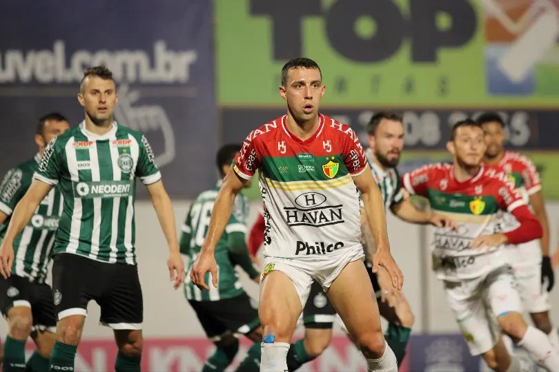 Brusque e Coritiba ficam no empate em jogo atrasado do Brasileir&atilde;o