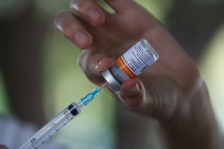 Vacinas bivalentes contra Covid come&ccedil;am a ser aplicada nesta segunda