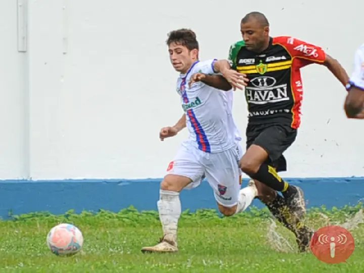 Lateral acerta para o Catarinense