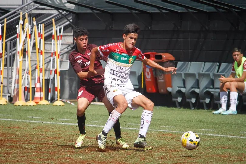 Base do Brusque realiza amistosos contra o Athletico Paranaense