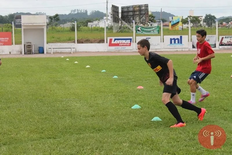Vagas abertas na escolinha de futebol