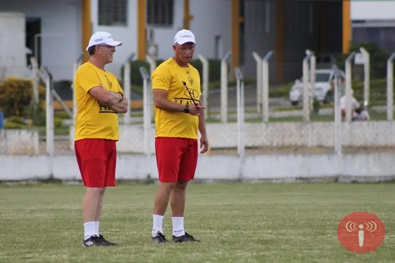 Treinador estuda novas opções para segundo jogo-treino