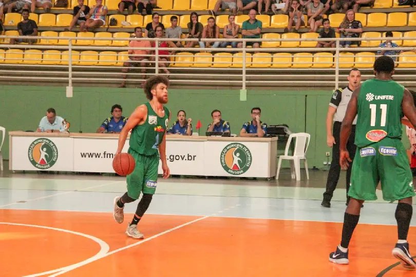 Equipe de basquete se prepara para Campeonato Brasileiro