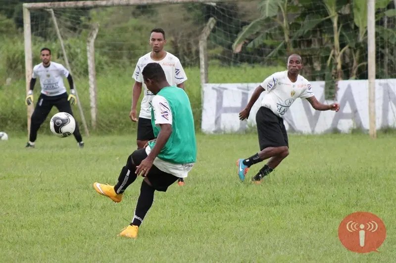 Após jogo-treino, time volta hoje aos trabalhos