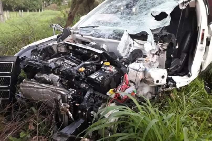 Colis&atilde;o envolve carro e caminh&atilde;o na BR-470 em Gaspar  