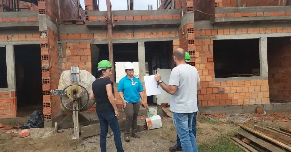 Tr&ecirc;s obras s&atilde;o embargadas em Brusque nesta segunda-feira (10)