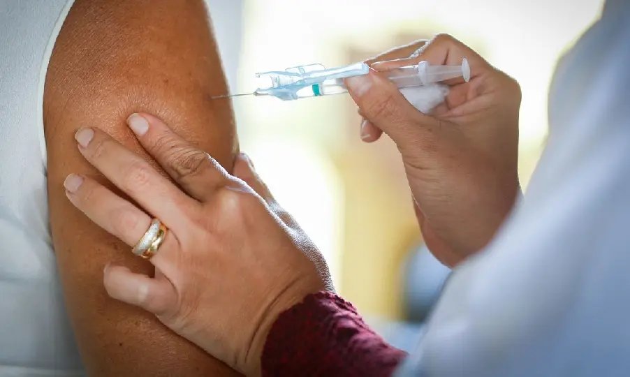 Brasil bate a marca de 100 milh&otilde;es de pessoas vacinadas