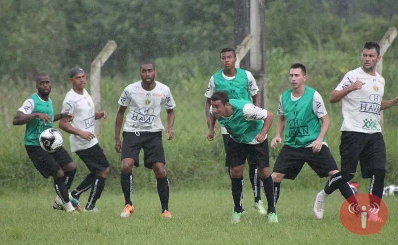Time viaja com um desfalque para jogo-treino