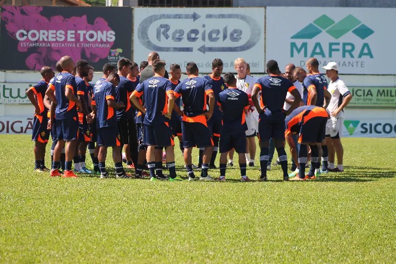 Brusque começa mudanças no elenco para o returno