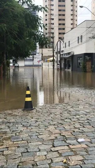 Em apenas 10 minutos a &aacute;gua j&aacute; estava alta