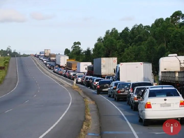 Rodovias próximas ao litoral devem ter lentidão