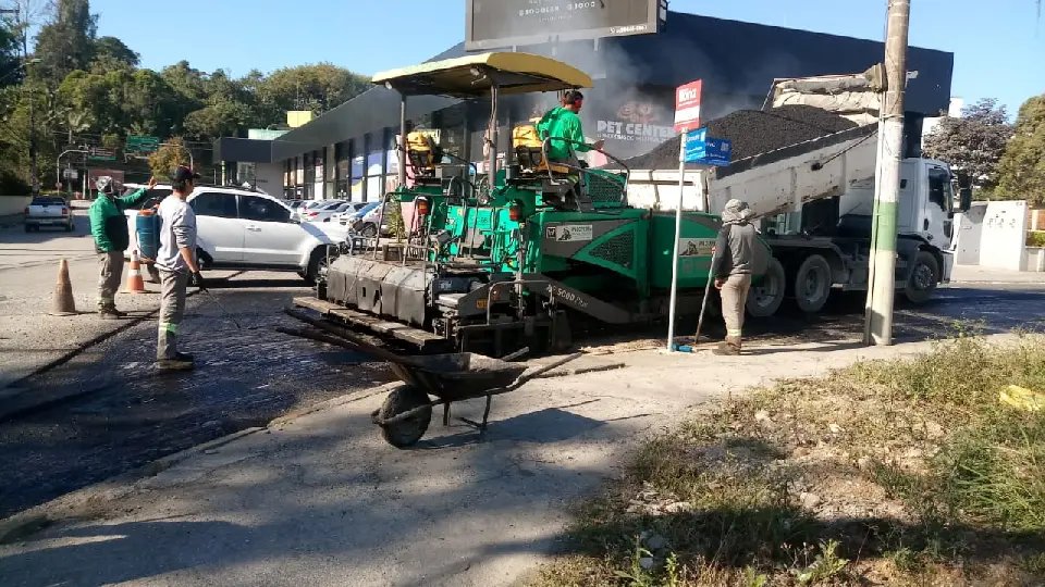 Ruas Gustavo Schlosser e Pedro Werner recebem recapeamento asf&aacute;ltico