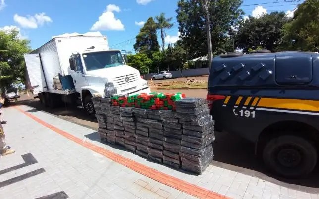 Apreens&atilde;o de mais de uma tonelada de maconha