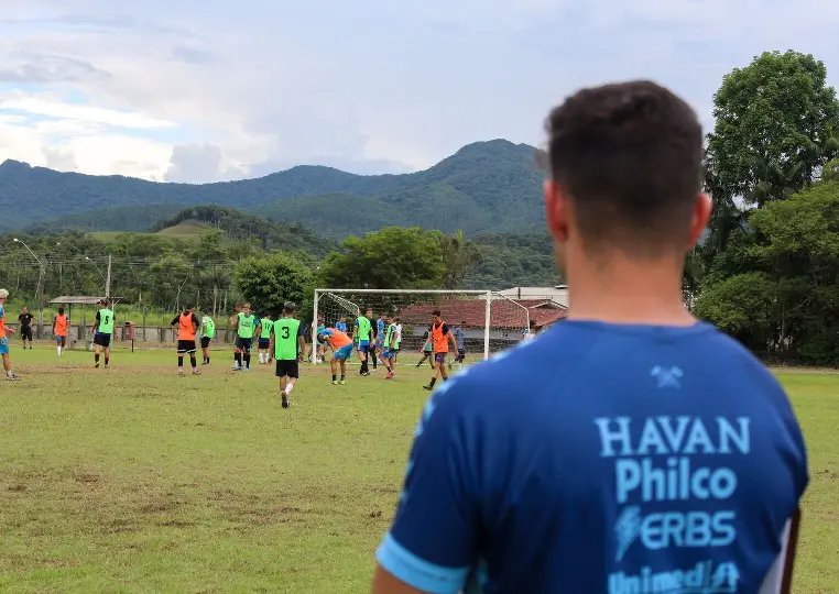 Brusque far&aacute; seletiva para categoria de base