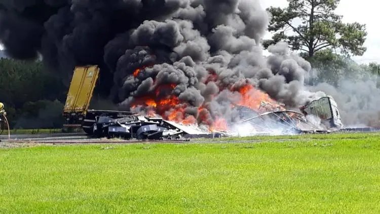 Motorista morre carbonizado em grave acidente na BR-470