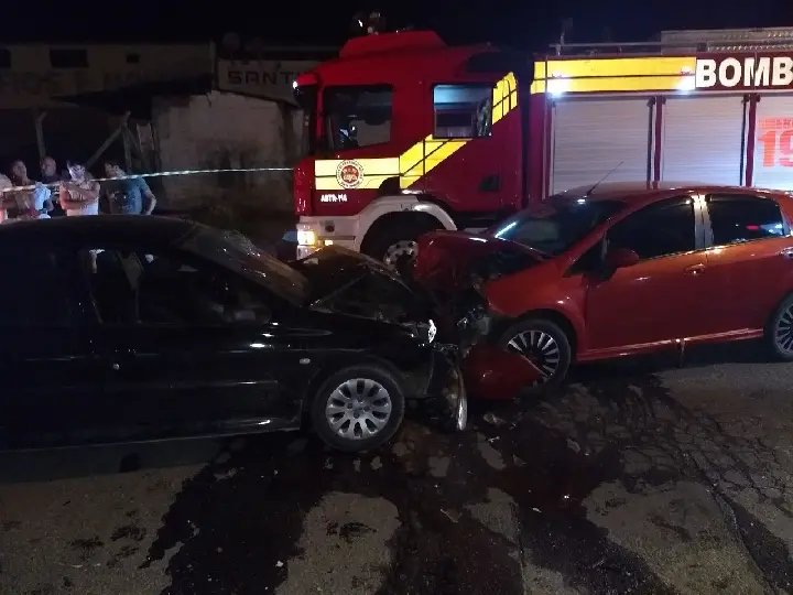 Vários feridos leves em acidente frontal no Guarani