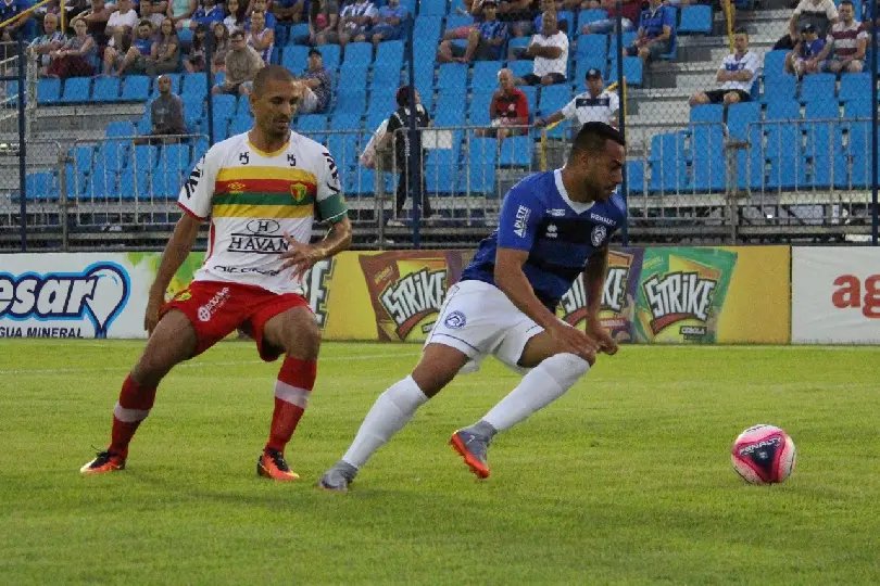 Brusque sai de Tubarão com um ponto