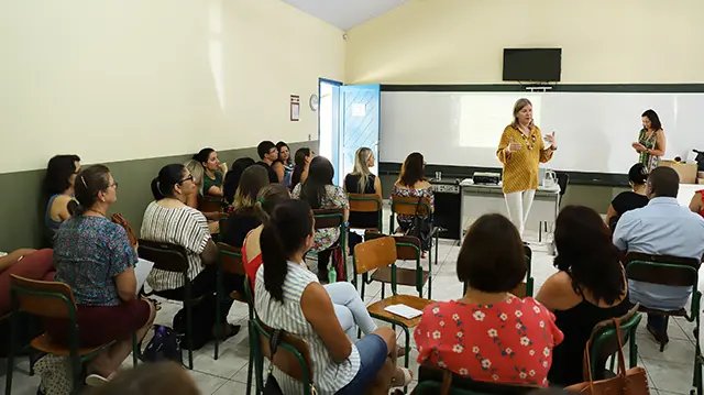 Profissionais da educa&ccedil;&atilde;o participam de capacita&ccedil;&atilde;o em Guabiruba