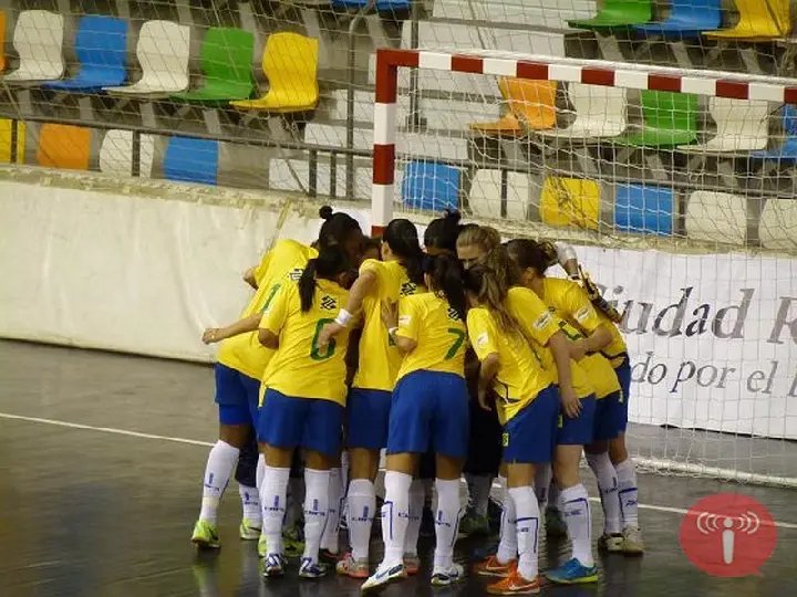 Seleção vence e vai às semifinais