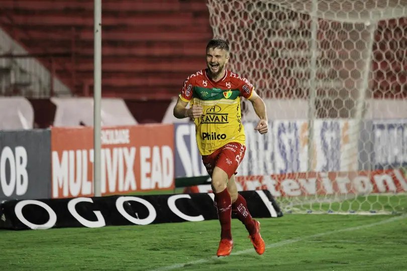 Fora de casa, Brusque sa&iacute; atr&aacute;s no placar e busca o empate
