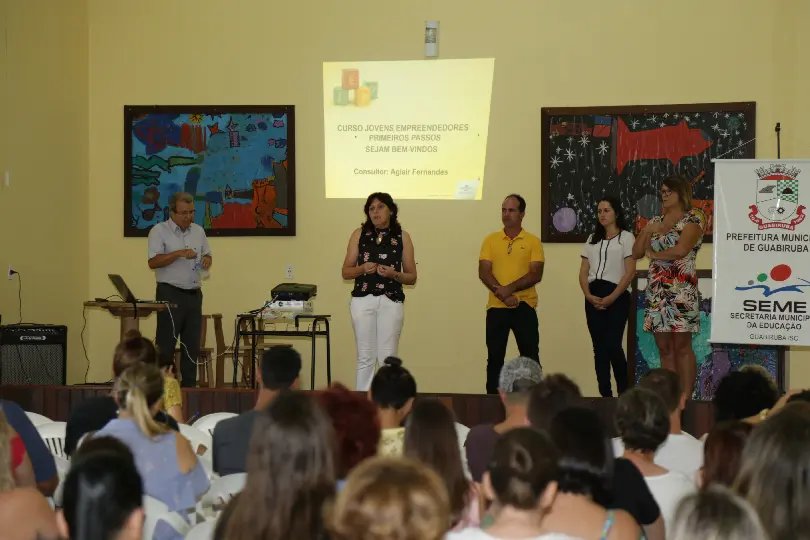Cinco dias de capacitação para professores sobre Jovens Empreendedores
