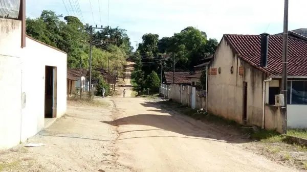 Homem é morto com golpes de facão durante a madrugada