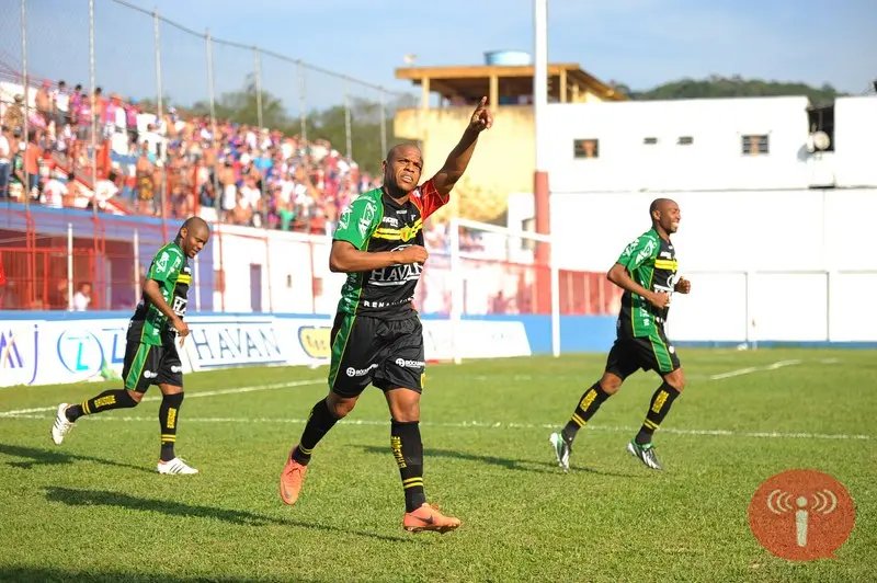 Artilheiro renova contrato com Brusque FC
