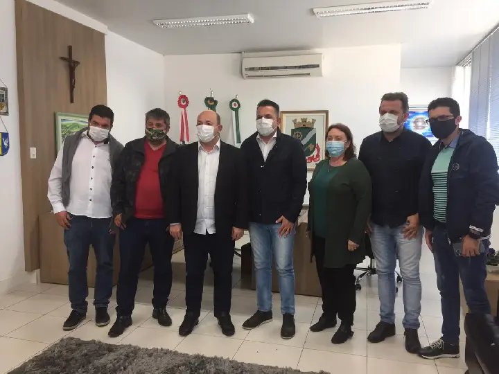 Prefeito Ari Vequi recebe visita do Secret&aacute;rio de Estado da Educa&ccedil;&atilde;o