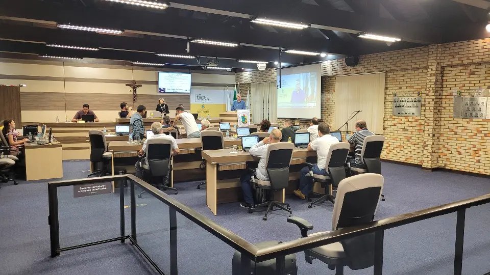Indeniza&ccedil;&atilde;o de R$ 150 mil divide vereadores e obriga voto de desempate