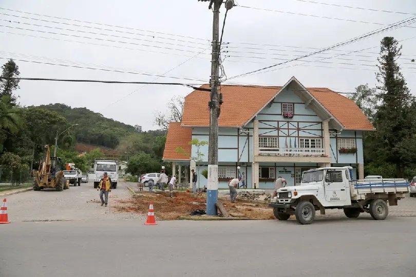 2015 de parceria com a comunidade nas obras